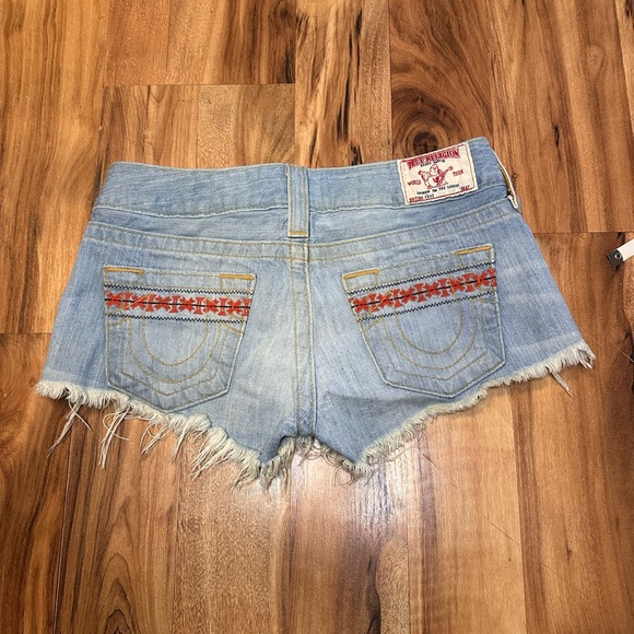 True Religion Faye Denim Cutoff Shorts Size 27 Embroidered Pockets Y2K Made USA - Picture 7 of 8